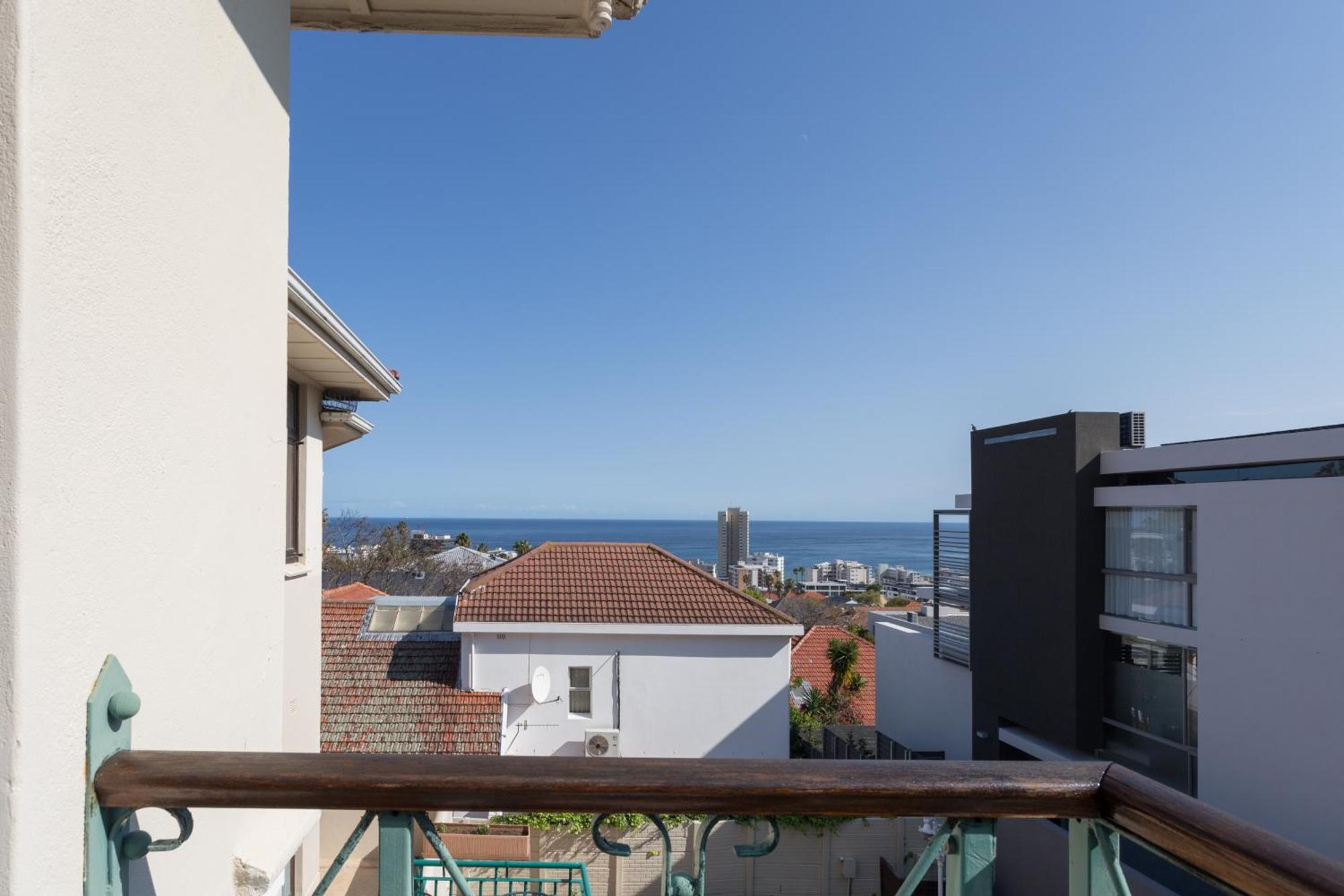 Maartens Guesthouse Cape Town Exterior photo