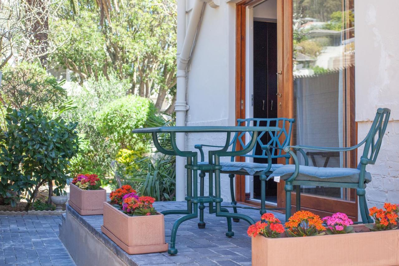 Maartens Guesthouse Cape Town Exterior photo